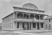 Black and white photo of Lakeside Inn building